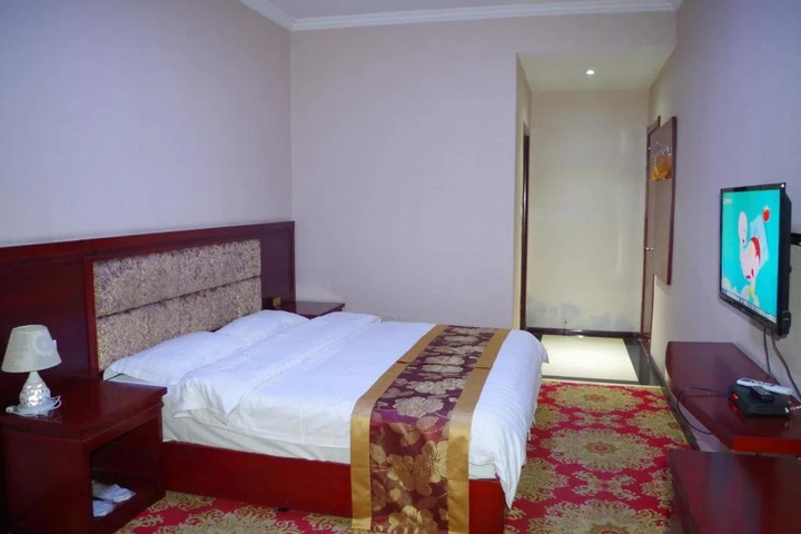 Room 4 of 12