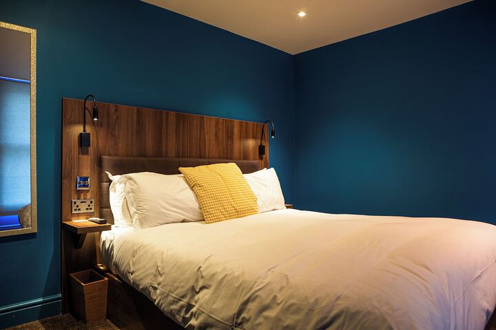Room 6 of 14