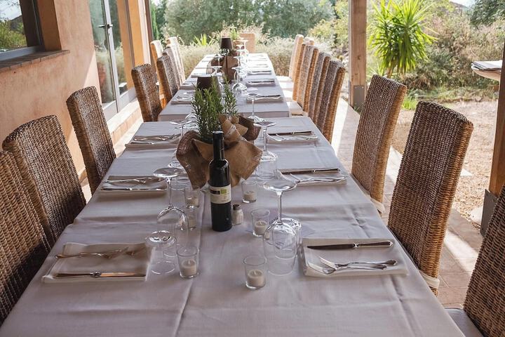 Dining 8 of 19