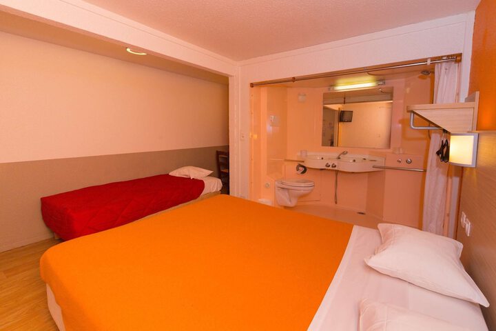 Room 7 of 33