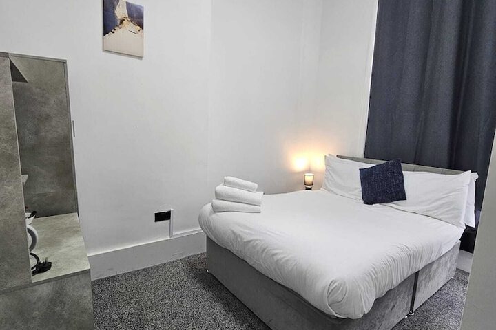 Room 6 of 38