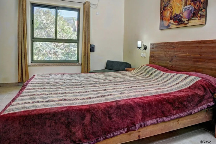Room 2 of 35
