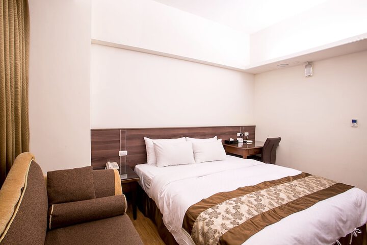 Room 6 of 25