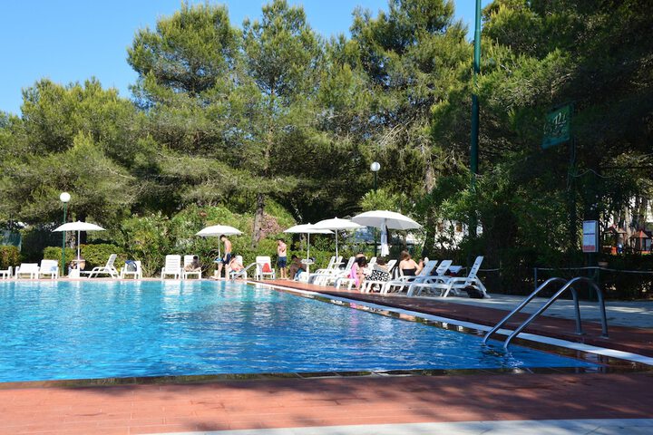 Hotel with Pool