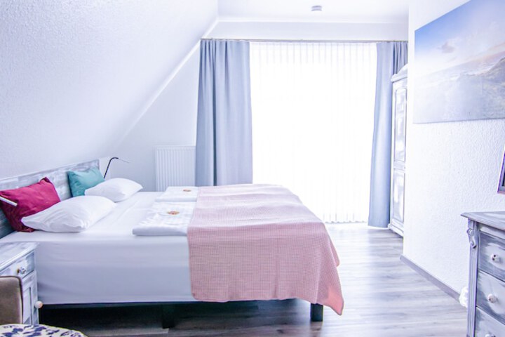 Room 12 of 48