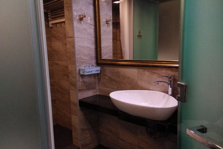 Room 51 of 63