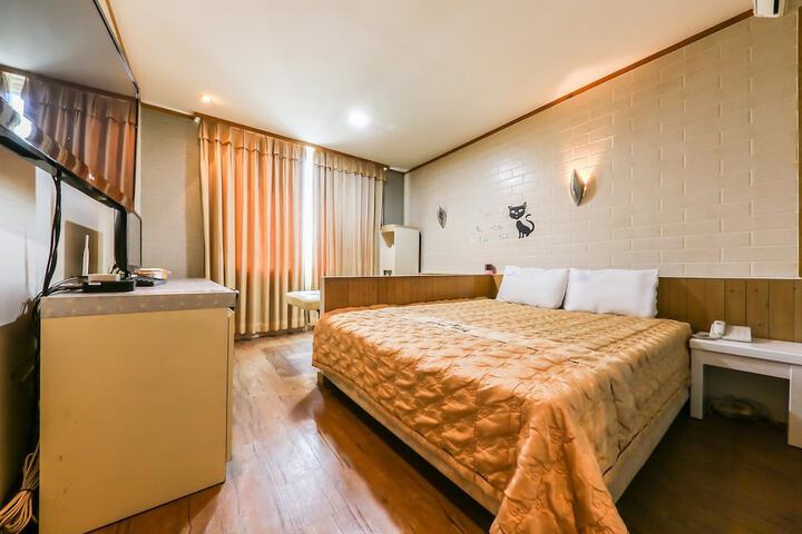 Room 19 of 47