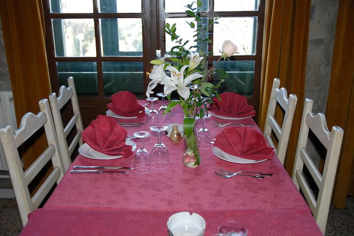 Dining 3 of 7