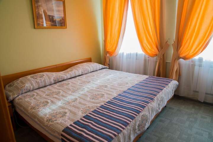 Room 6 of 28