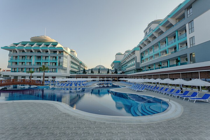 Pool 32 of 107
