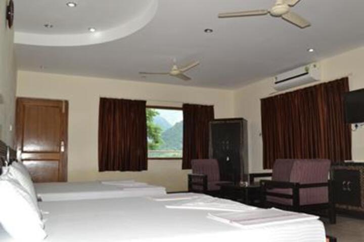 Room 2 of 5