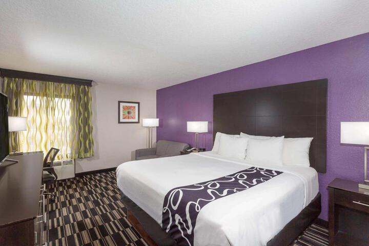 1 King Bed (9 of 21)