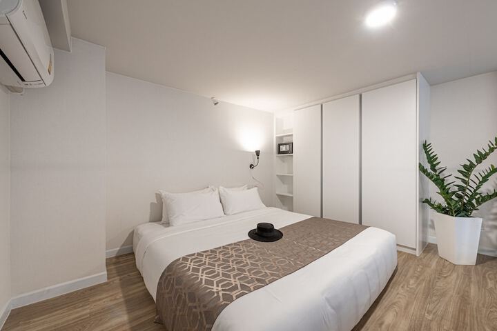 Room 18 of 131