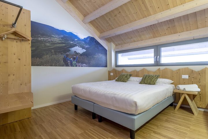 Room 2 of 67
