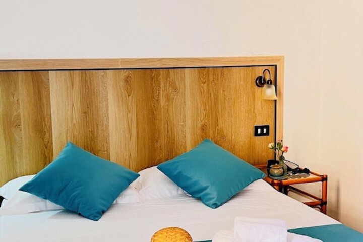 Room 32 of 102