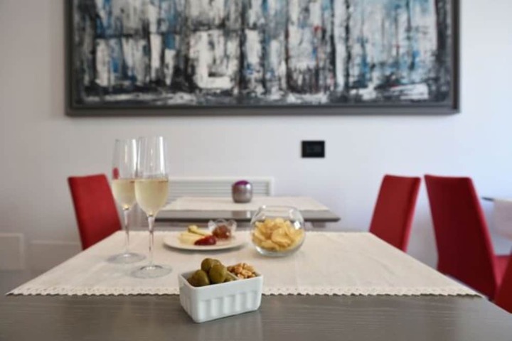 Dining 23 of 31