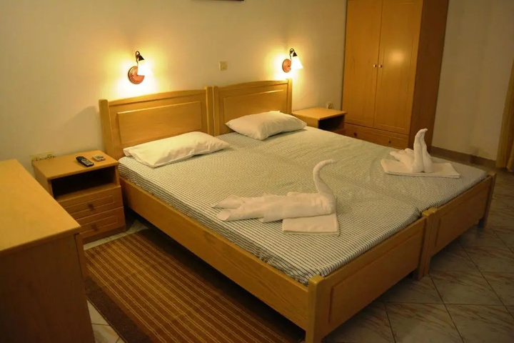 Room 2 of 10