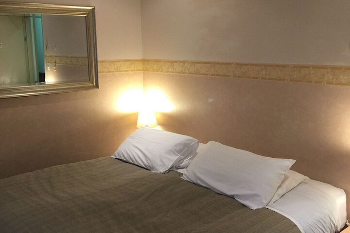 Room 6 of 60