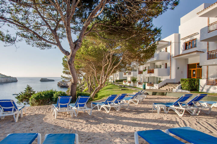 INTUROTEL CALA AZUL RESORT (JET2)