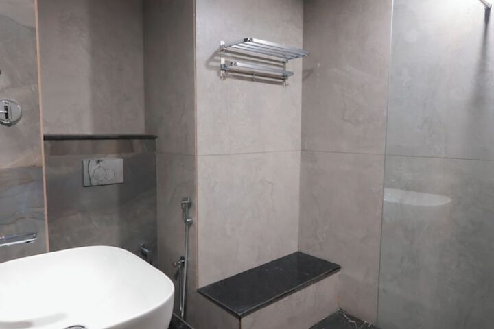 Room 8 of 11
