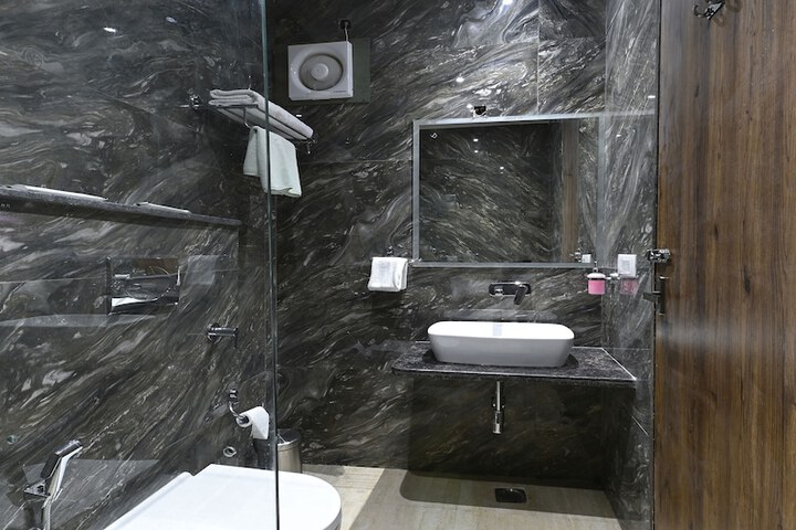 Room 12 of 25