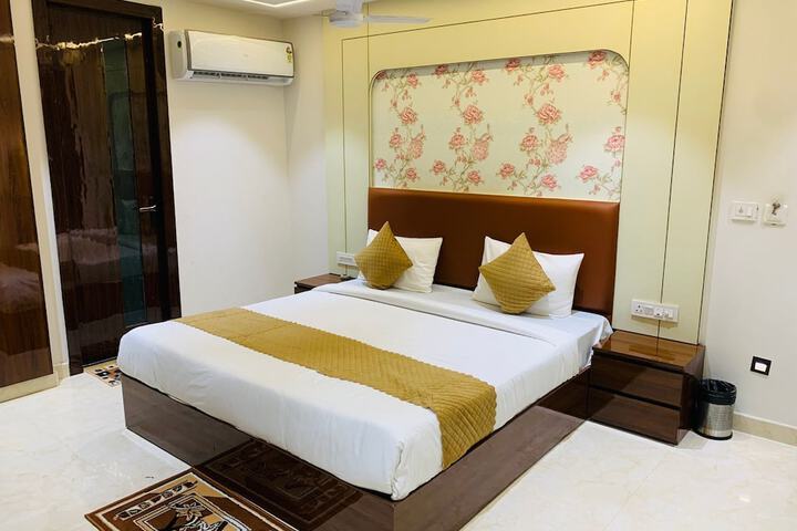 Room 9 of 19