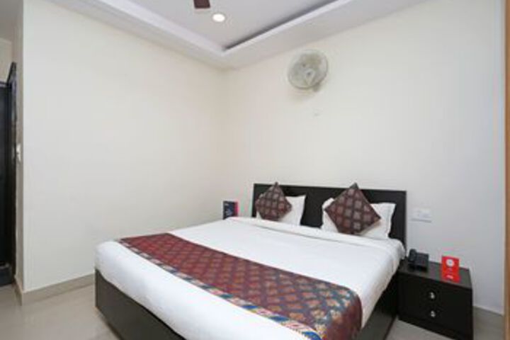 Room 9 of 21