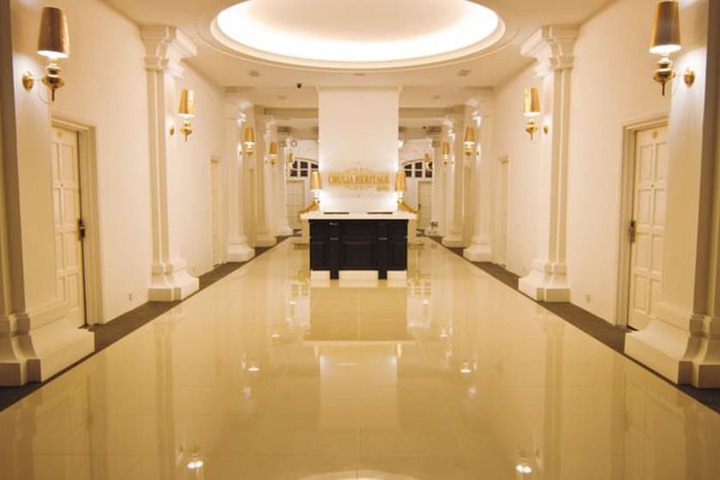 Ballroom/Hall 28 of 36