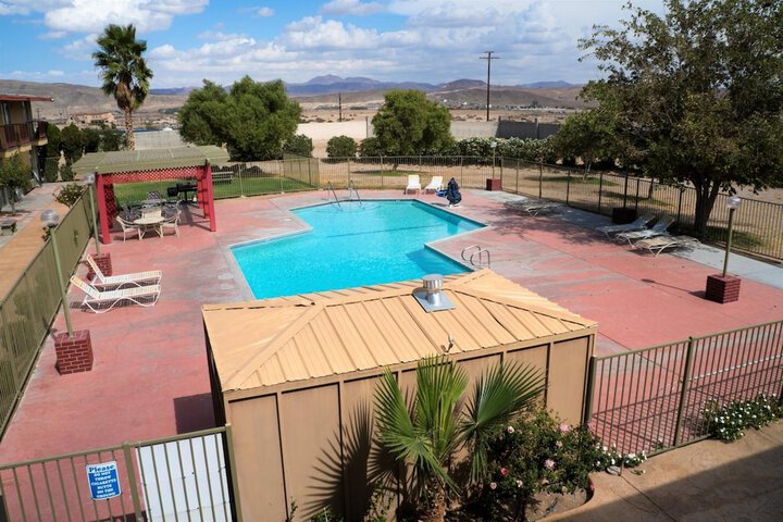 Hotel Pool
