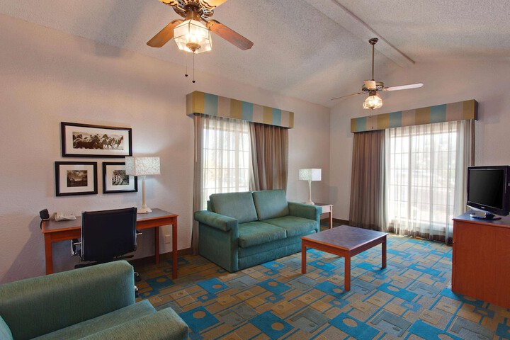 1 King Bed Mobility Hearing Impaired Accessible Room (7 of 22)