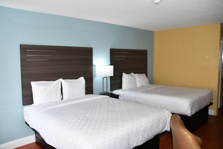 2 Queen Beds (9 of 13)
