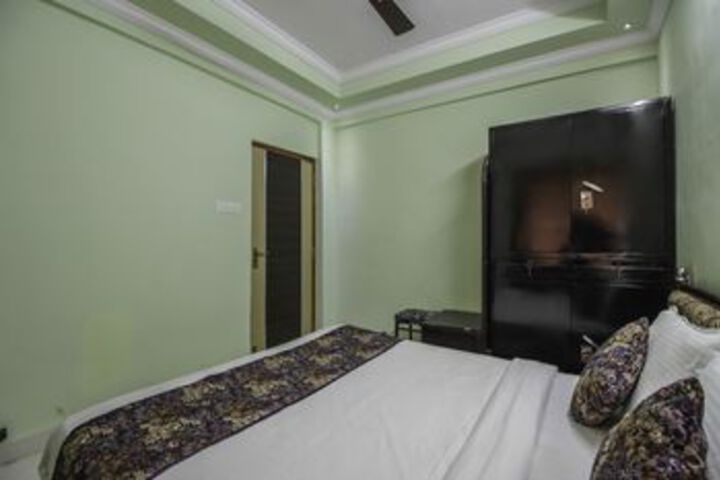 Room 9 of 28