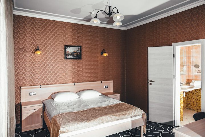 Room 9 of 63