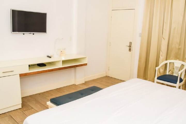 Room 6 of 22