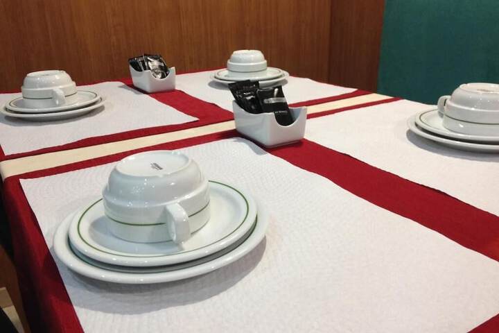 Dining 40 of 64