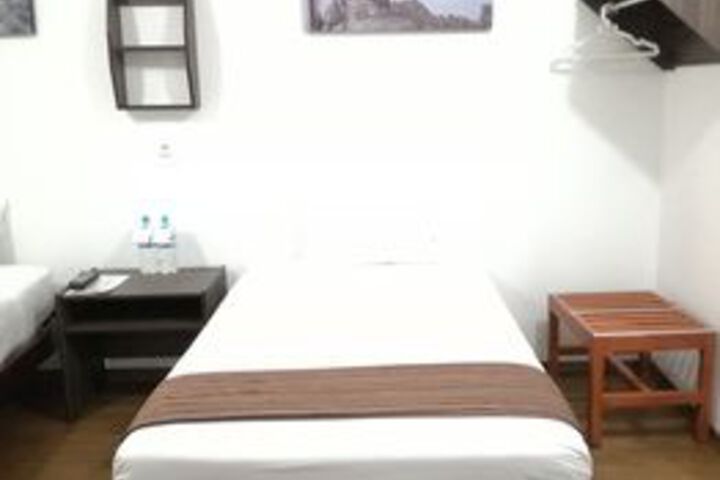 Room 5 of 18