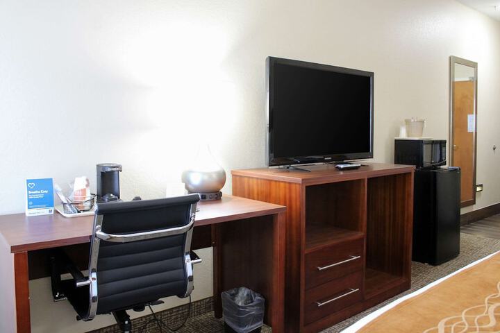 2 Queen Beds (3 of 7)