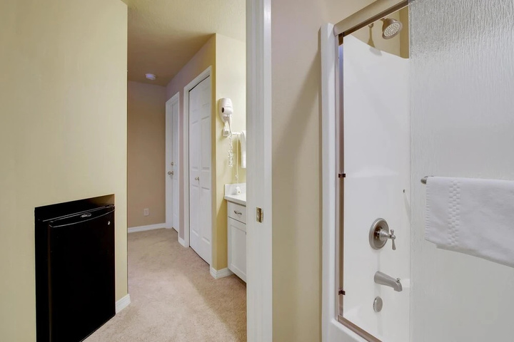 Room 8 of 14