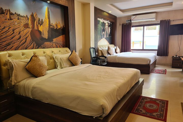 Room 12 of 122