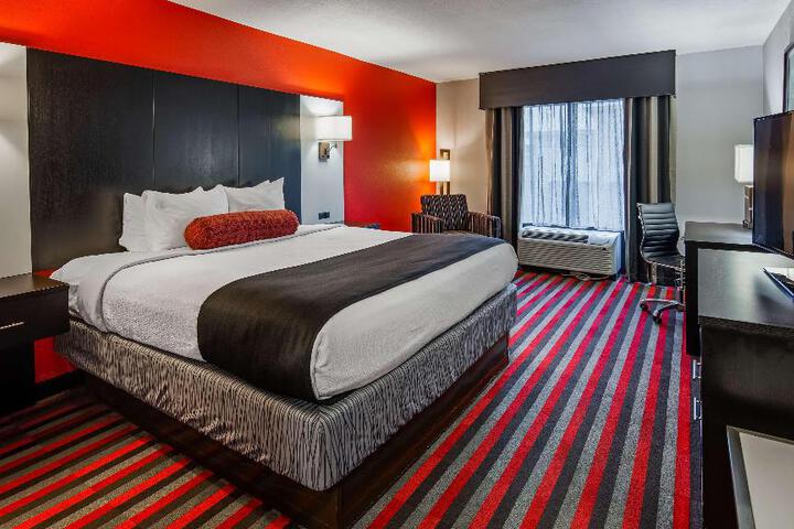 1 King Bed (14 of 14)