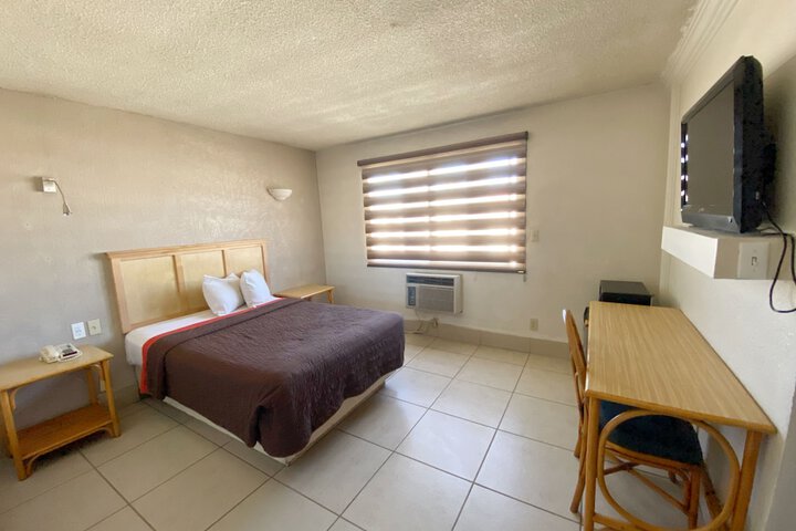 Executive Double Bed (3 of 12)