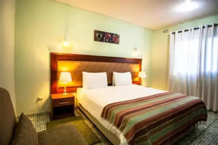 Room 4 of 8