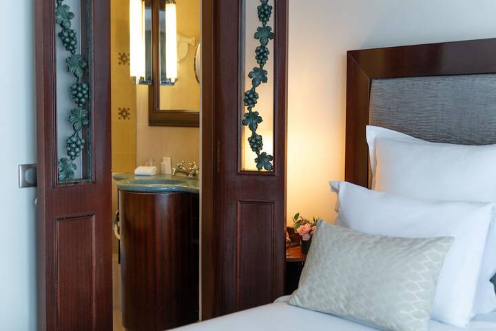 Room 52 of 72