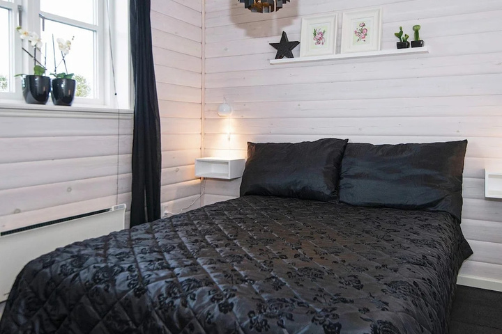 Room 4 of 13