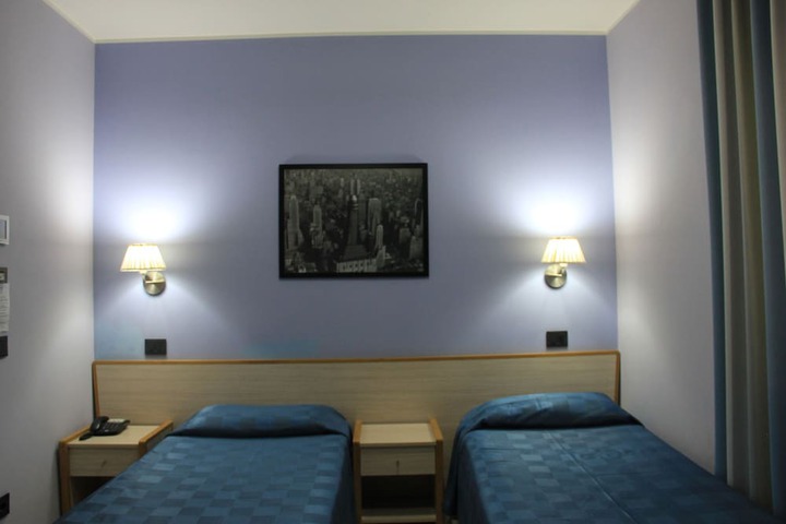 Room 4 of 37