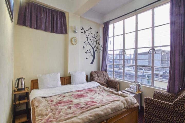 Room 2 of 7