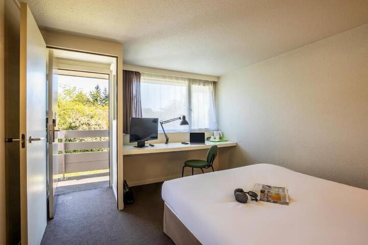 Room 8 of 36