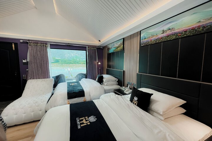 Room 13 of 35