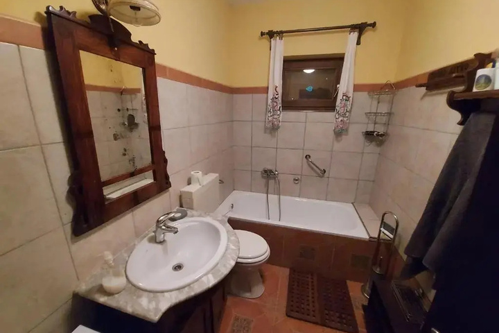 Room 5 of 15