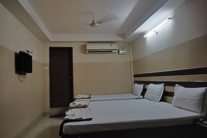 Room 4 of 36